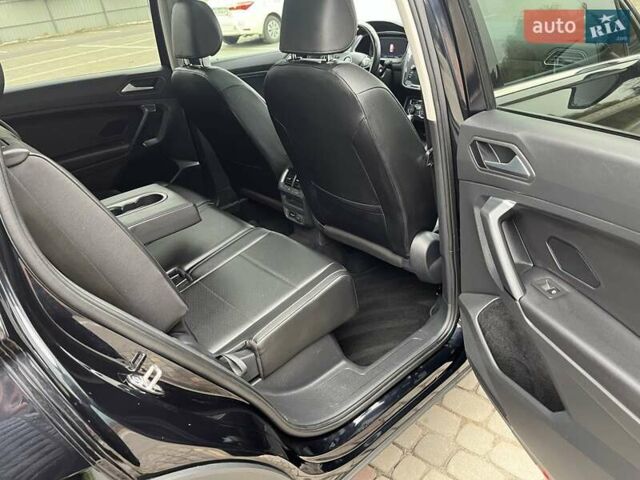 Чорний Фольксваген Тігуан, об'ємом двигуна 2 л та пробігом 124 тис. км за 19500 $, фото 54 на Automoto.ua