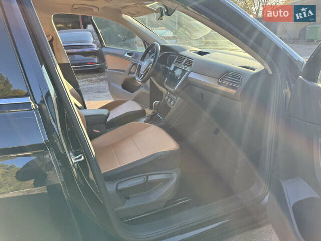 Черный Фольксваген Тигуан, объемом двигателя 2 л и пробегом 133 тыс. км за 11900 $, фото 43 на Automoto.ua