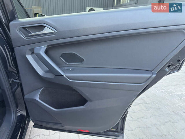 Черный Фольксваген Тигуан, объемом двигателя 2 л и пробегом 231 тыс. км за 16300 $, фото 18 на Automoto.ua