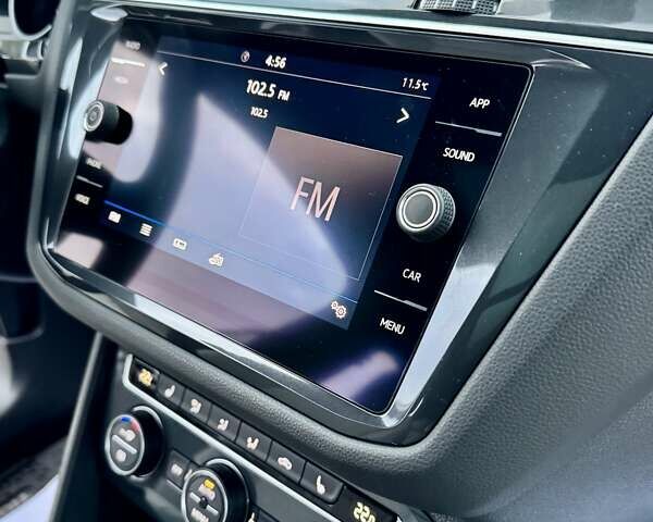 Чорний Фольксваген Тігуан, об'ємом двигуна 2 л та пробігом 74 тис. км за 19900 $, фото 32 на Automoto.ua