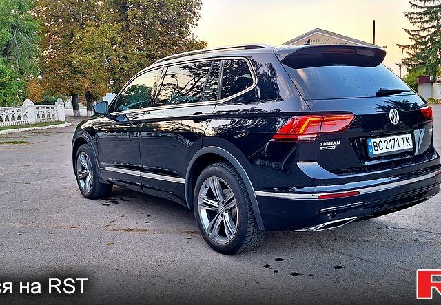 Чорний Фольксваген Тігуан, об'ємом двигуна 2 л та пробігом 237 тис. км за 27900 $, фото 4 на Automoto.ua