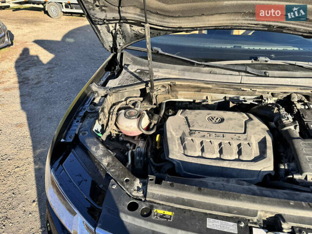 Черный Фольксваген Тигуан, объемом двигателя 2 л и пробегом 133 тыс. км за 11900 $, фото 46 на Automoto.ua