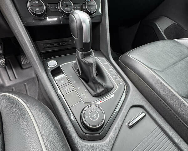 Черный Фольксваген Тигуан, объемом двигателя 1.98 л и пробегом 103 тыс. км за 31000 $, фото 14 на Automoto.ua