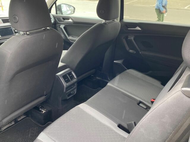 Чорний Фольксваген Тігуан, об'ємом двигуна 2 л та пробігом 66 тис. км за 19499 $, фото 5 на Automoto.ua