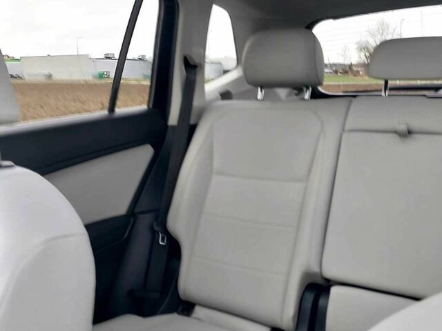 Черный Фольксваген Тигуан, объемом двигателя 2 л и пробегом 76 тыс. км за 9300 $, фото 10 на Automoto.ua