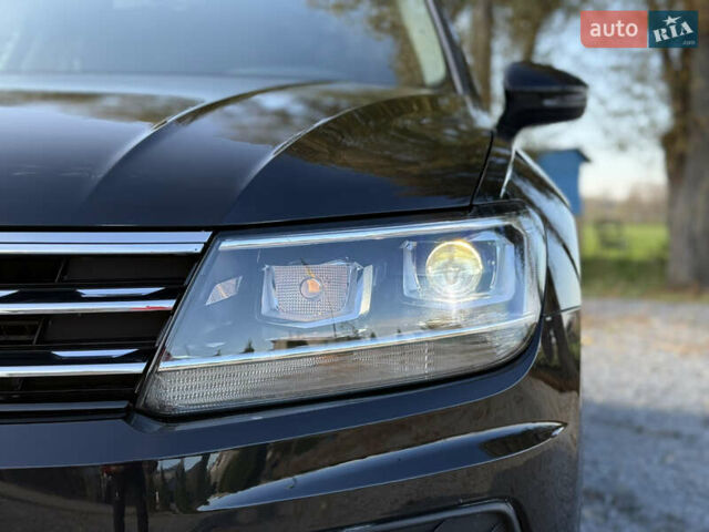 Черный Фольксваген Тигуан, объемом двигателя 2 л и пробегом 70 тыс. км за 16700 $, фото 3 на Automoto.ua