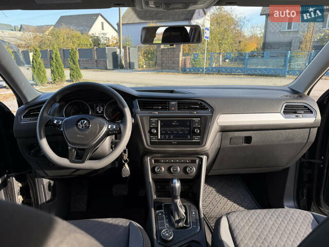 Черный Фольксваген Тигуан, объемом двигателя 2 л и пробегом 70 тыс. км за 16700 $, фото 17 на Automoto.ua