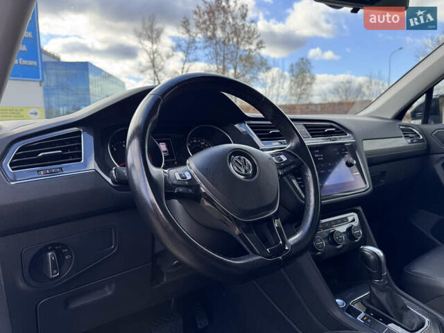 Чорний Фольксваген Тігуан, об'ємом двигуна 2 л та пробігом 109 тис. км за 18950 $, фото 17 на Automoto.ua