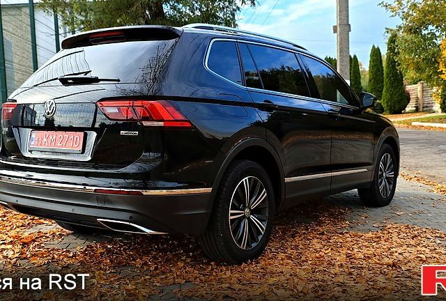 Черный Фольксваген Тигуан, объемом двигателя 2 л и пробегом 314 тыс. км за 15200 $, фото 4 на Automoto.ua