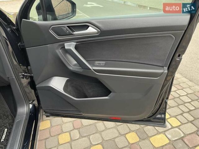 Чорний Фольксваген Тігуан, об'ємом двигуна 2 л та пробігом 124 тис. км за 19500 $, фото 52 на Automoto.ua