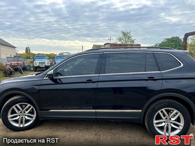 Черный Фольксваген Тигуан, объемом двигателя 2 л и пробегом 170 тыс. км за 21500 $, фото 3 на Automoto.ua