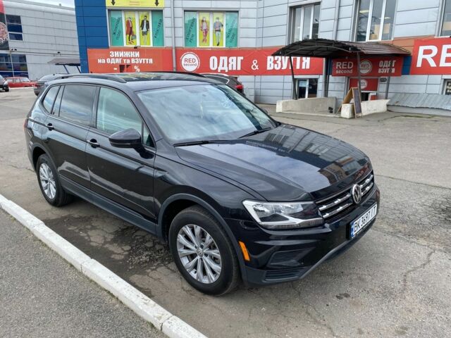 Чорний Фольксваген Тігуан, об'ємом двигуна 2 л та пробігом 66 тис. км за 19499 $, фото 4 на Automoto.ua