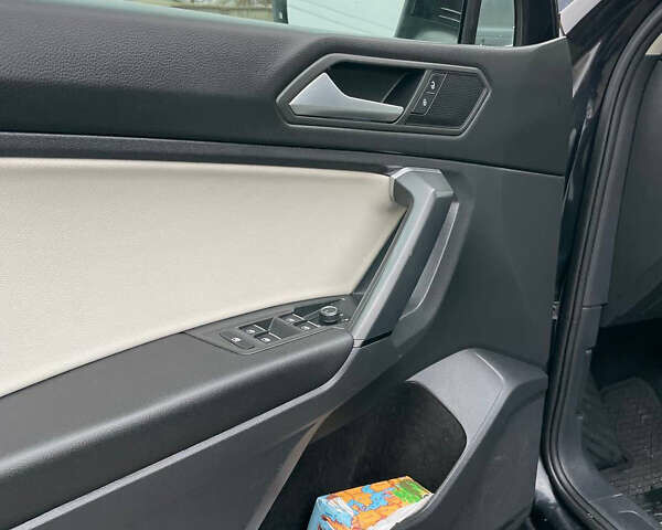 Черный Фольксваген Тигуан, объемом двигателя 2 л и пробегом 183 тыс. км за 19600 $, фото 12 на Automoto.ua