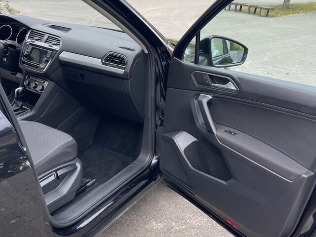 Черный Фольксваген Тигуан, объемом двигателя 2 л и пробегом 129 тыс. км за 19000 $, фото 17 на Automoto.ua