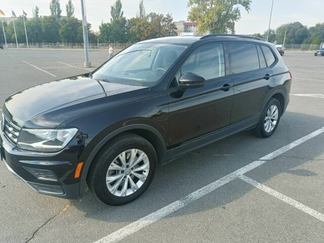 Чорний Фольксваген Тігуан, об'ємом двигуна 2 л та пробігом 130 тис. км за 16500 $, фото 1 на Automoto.ua