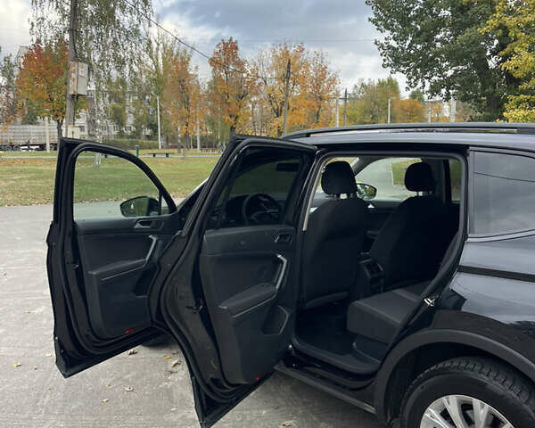 Черный Фольксваген Тигуан, объемом двигателя 1.98 л и пробегом 129 тыс. км за 18500 $, фото 24 на Automoto.ua