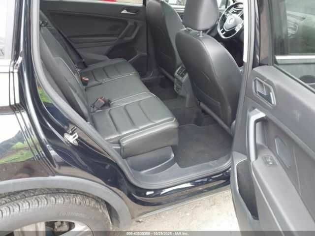 Черный Фольксваген Тигуан, объемом двигателя 2 л и пробегом 42 тыс. км за 14000 $, фото 7 на Automoto.ua