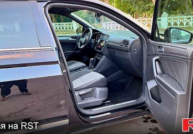 Чорний Фольксваген Тігуан, об'ємом двигуна 2 л та пробігом 237 тис. км за 27900 $, фото 6 на Automoto.ua