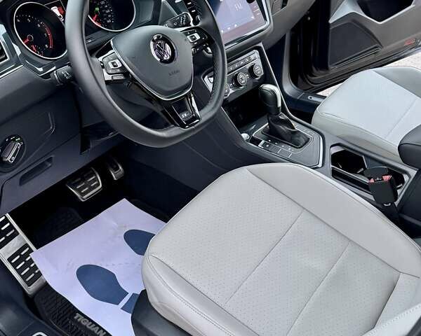 Чорний Фольксваген Тігуан, об'ємом двигуна 2 л та пробігом 74 тис. км за 19900 $, фото 22 на Automoto.ua