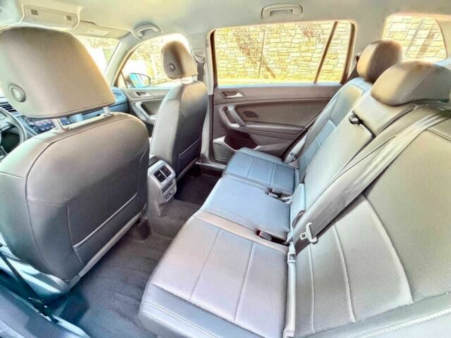 Черный Фольксваген Тигуан, объемом двигателя 2 л и пробегом 35 тыс. км за 14000 $, фото 9 на Automoto.ua