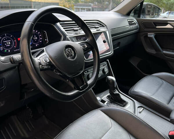 Черный Фольксваген Тигуан, объемом двигателя 1.98 л и пробегом 103 тыс. км за 31000 $, фото 26 на Automoto.ua