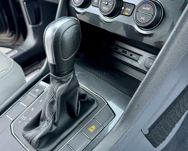 Чорний Фольксваген Тігуан, об'ємом двигуна 2 л та пробігом 74 тис. км за 19900 $, фото 33 на Automoto.ua