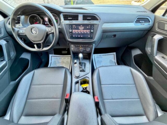 Черный Фольксваген Тигуан, объемом двигателя 2 л и пробегом 35 тыс. км за 14000 $, фото 7 на Automoto.ua