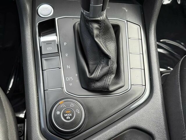 Чорний Фольксваген Тігуан, об'ємом двигуна 2 л та пробігом 34 тис. км за 11300 $, фото 9 на Automoto.ua