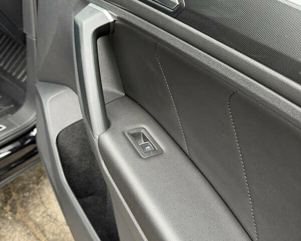 Черный Фольксваген Тигуан, объемом двигателя 1.98 л и пробегом 103 тыс. км за 31000 $, фото 18 на Automoto.ua