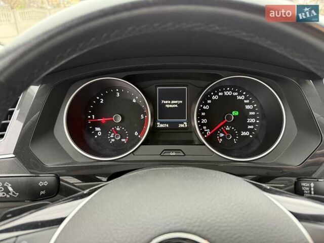 Чорний Фольксваген Тігуан, об'ємом двигуна 2 л та пробігом 228 тис. км за 26900 $, фото 35 на Automoto.ua