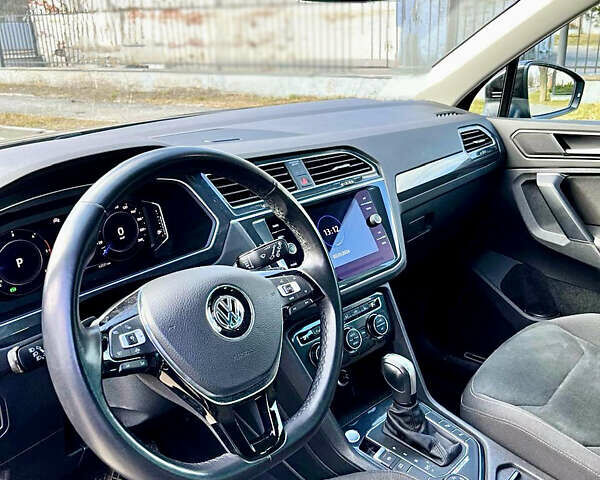 Чорний Фольксваген Тігуан, об'ємом двигуна 1.97 л та пробігом 70 тис. км за 31500 $, фото 11 на Automoto.ua