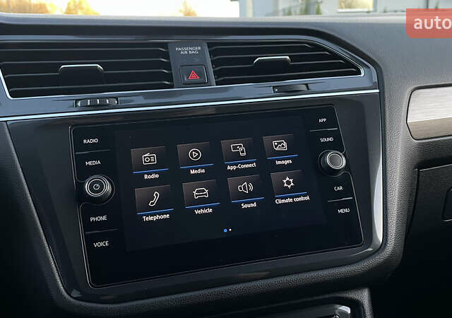 Черный Фольксваген Тигуан, объемом двигателя 2 л и пробегом 170 тыс. км за 18799 $, фото 87 на Automoto.ua