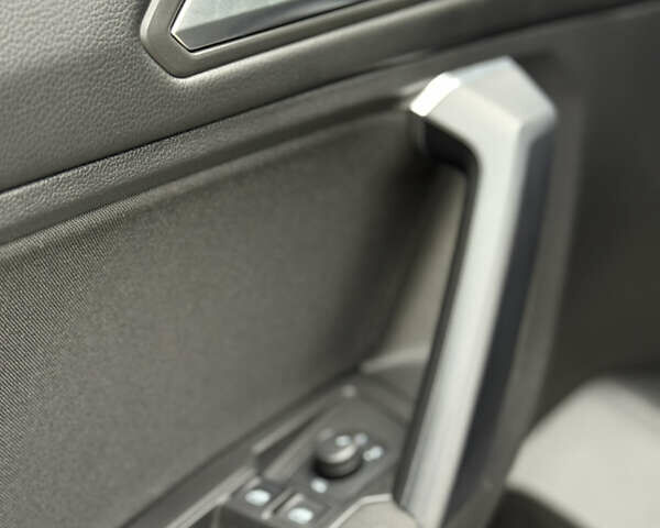 Черный Фольксваген Тигуан, объемом двигателя 1.98 л и пробегом 70 тыс. км за 17900 $, фото 23 на Automoto.ua