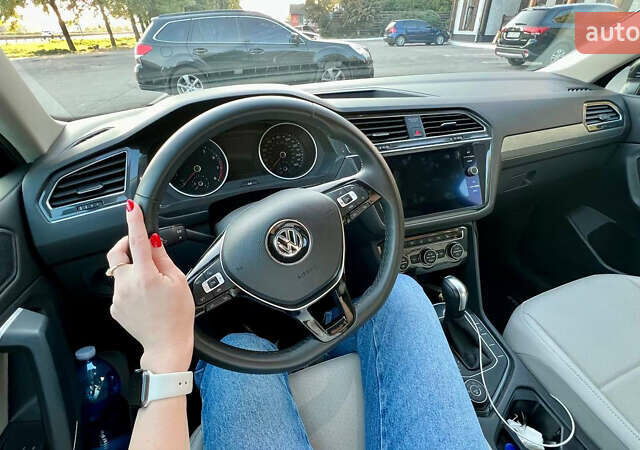 Чорний Фольксваген Тігуан, об'ємом двигуна 1.98 л та пробігом 41 тис. км за 22500 $, фото 18 на Automoto.ua