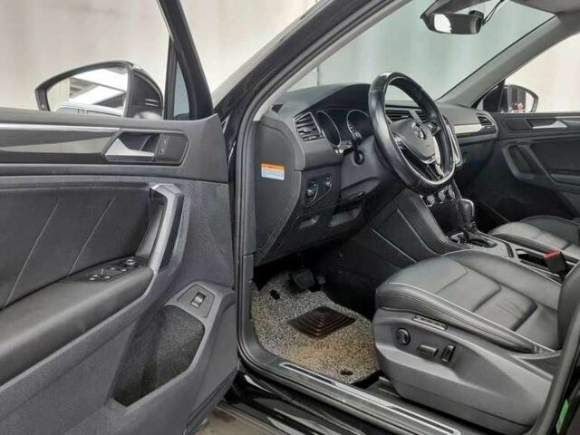 Чорний Фольксваген Тігуан, об'ємом двигуна 2 л та пробігом 51 тис. км за 21000 $, фото 9 на Automoto.ua