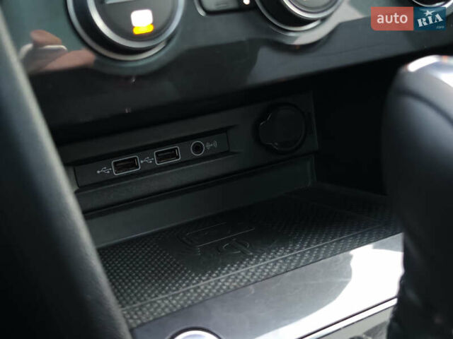 Черный Фольксваген Тигуан, объемом двигателя 2 л и пробегом 177 тыс. км за 32999 $, фото 51 на Automoto.ua