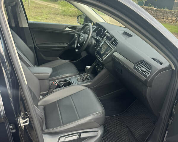 Чорний Фольксваген Тігуан, об'ємом двигуна 1.98 л та пробігом 60 тис. км за 23500 $, фото 6 на Automoto.ua