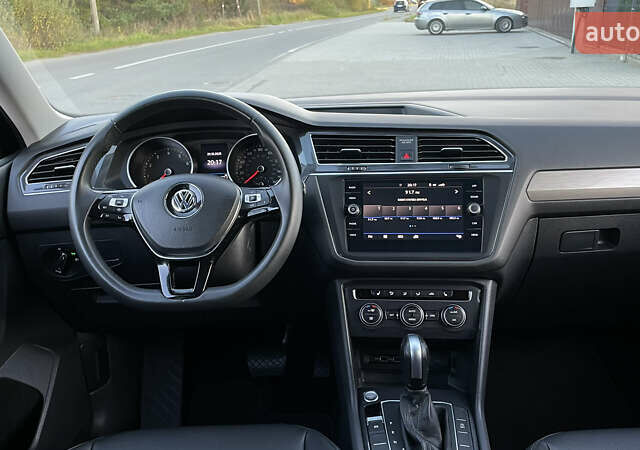 Черный Фольксваген Тигуан, объемом двигателя 2 л и пробегом 170 тыс. км за 18799 $, фото 81 на Automoto.ua