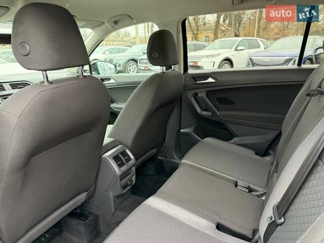 Чорний Фольксваген Тігуан, об'ємом двигуна 2 л та пробігом 129 тис. км за 17500 $, фото 13 на Automoto.ua