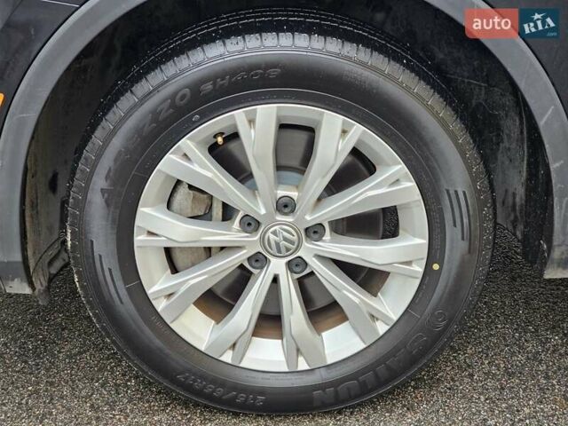 Черный Фольксваген Тигуан, объемом двигателя 2 л и пробегом 106 тыс. км за 18999 $, фото 9 на Automoto.ua