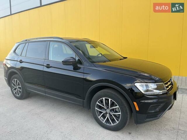 Черный Фольксваген Тигуан, объемом двигателя 2 л и пробегом 48 тыс. км за 20800 $, фото 3 на Automoto.ua