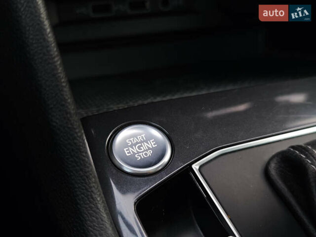 Черный Фольксваген Тигуан, объемом двигателя 2 л и пробегом 177 тыс. км за 32999 $, фото 53 на Automoto.ua