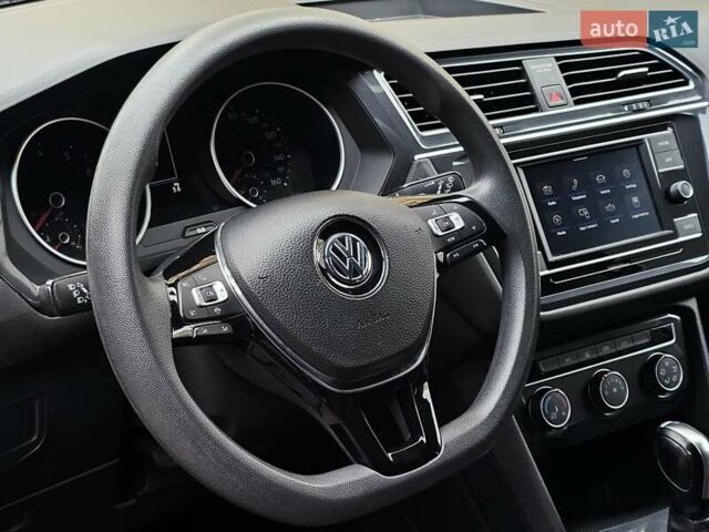 Черный Фольксваген Тигуан, объемом двигателя 2 л и пробегом 106 тыс. км за 18999 $, фото 19 на Automoto.ua
