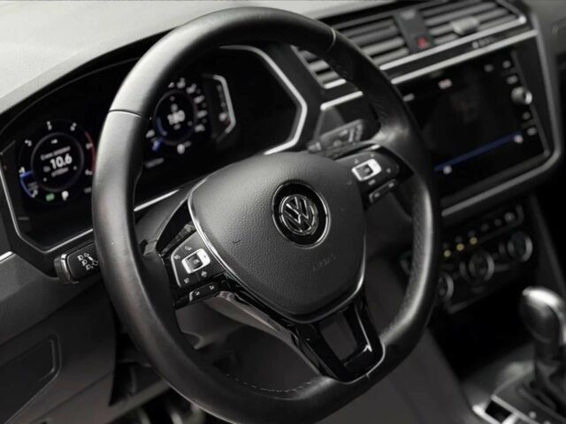 Чорний Фольксваген Тігуан, об'ємом двигуна 2 л та пробігом 134 тис. км за 22000 $, фото 13 на Automoto.ua