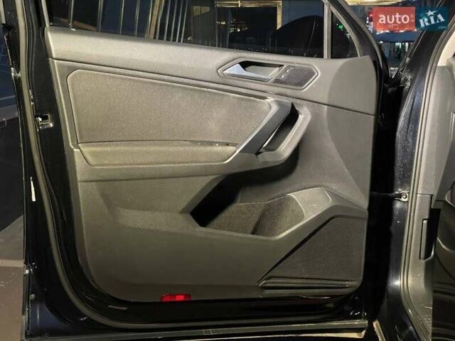 Черный Фольксваген Тигуан, объемом двигателя 2 л и пробегом 107 тыс. км за 19900 $, фото 12 на Automoto.ua