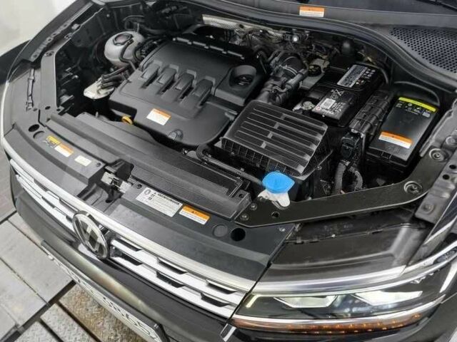 Чорний Фольксваген Тігуан, об'ємом двигуна 2 л та пробігом 51 тис. км за 21000 $, фото 6 на Automoto.ua