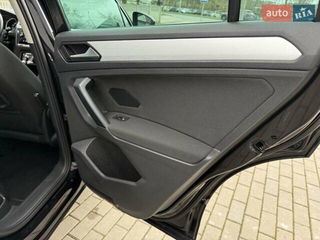 Чорний Фольксваген Тігуан, об'ємом двигуна 2 л та пробігом 228 тис. км за 26900 $, фото 47 на Automoto.ua