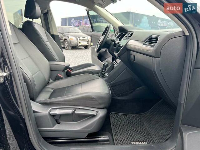 Черный Фольксваген Тигуан, объемом двигателя 2 л и пробегом 168 тыс. км за 17440 $, фото 33 на Automoto.ua