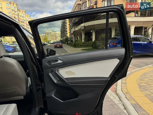 Черный Фольксваген Тигуан, объемом двигателя 2 л и пробегом 93 тыс. км за 23000 $, фото 23 на Automoto.ua