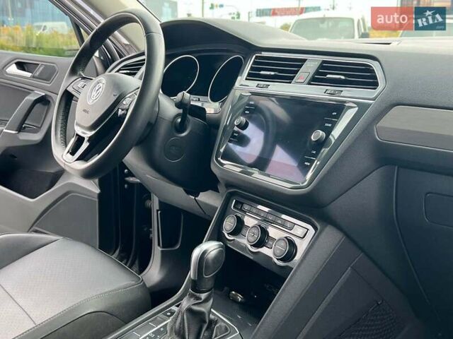 Черный Фольксваген Тигуан, объемом двигателя 2 л и пробегом 168 тыс. км за 17440 $, фото 36 на Automoto.ua